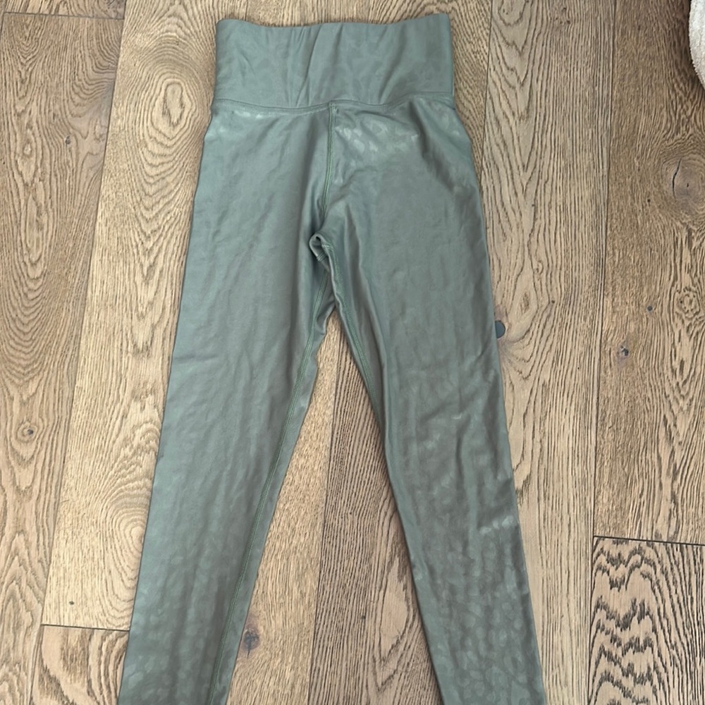 Carbon38 leopard sage leggings